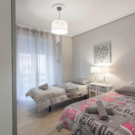 Flat 3 Bedroom In Extramurs Апартаменты *
